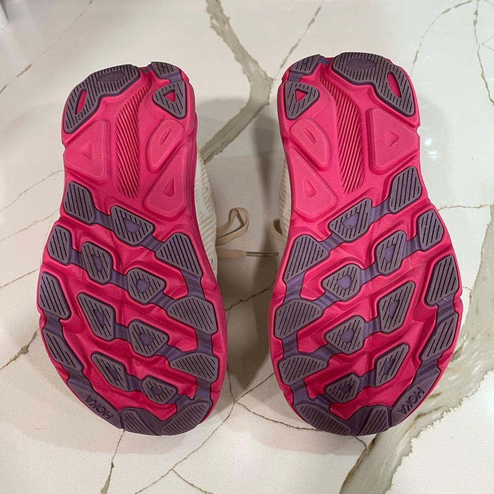 Hoka Clifton 9 Running Shoes. Women’s Size 6B Color Cream - Picture 9 of 10